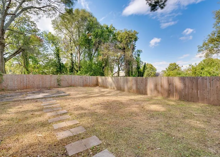 Family Home With Backyard About 2 Mi To Downtown Atlanta